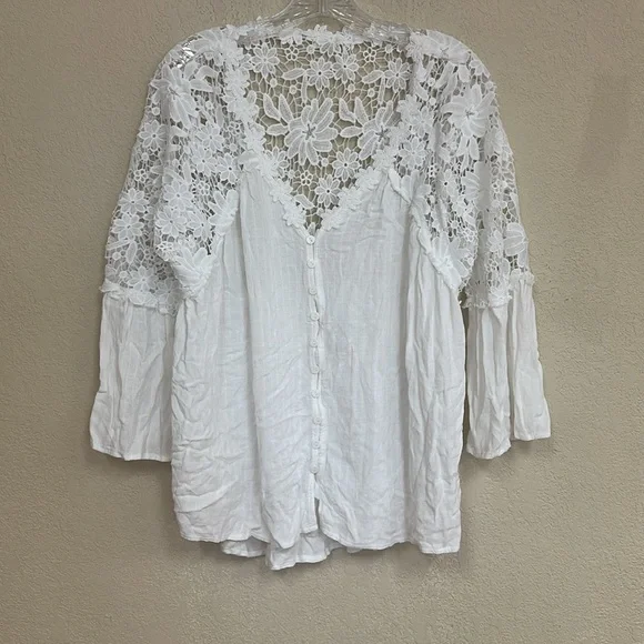 Boho womans white lace eyelet Emerson Henley top size M - Picture 2 of 4